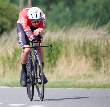 Genly, Belçika - 25 Temmuz 2023: Tour de Wallonie, sahne 4, duruşma zamanı, Jarrad Drizners