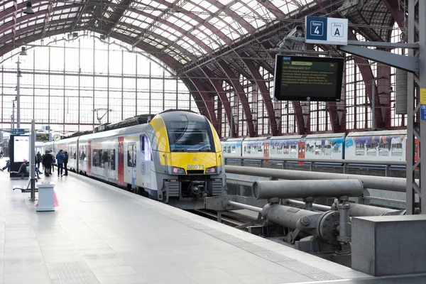 Antwerpen Belgien Januari 2023 Antwerpens Centralstation Med Tåg Som Väntar — Stockfoto