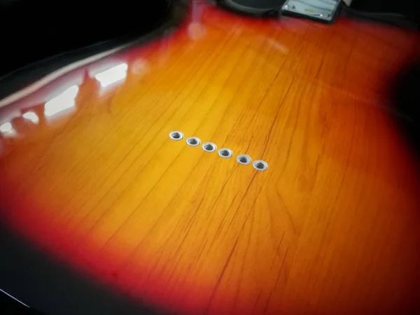 Gitar Gövde Stilinin Eletronik Arka Tarafındaki String Için Delikler Yakın — Stok fotoğraf