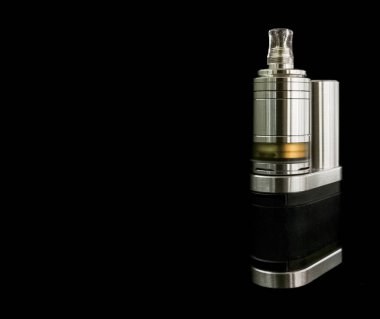 Gelişmiş kişisel buharlaştırıcı veya e-sigara Vintage tarzı, yan yana