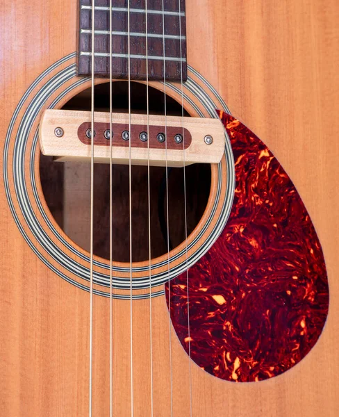 Zbliżenie Strzał Gitara Akustyczna Dźwięk Dziura Pickup Typu Wykonane Drewna — Zdjęcie stockowe