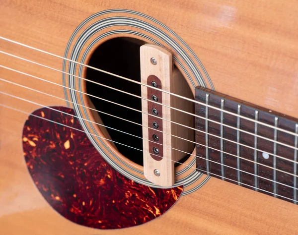 Zbliżenie Strzał Gitara Akustyczna Dźwięk Dziura Pickup Typu Wykonane Drewna — Zdjęcie stockowe