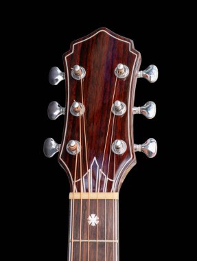 Akustik gitar akort makinesi, Seçici Odaklanma, siyah arkaplan