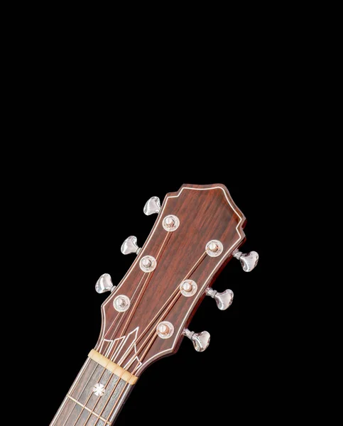 アコースティック ギター チューニング マシンのクローズアップ 選択的フォーカス 黒の背景 — ストック写真
