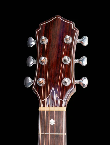 Zbliżenie Strzał Akustyczna Gitara Tuning Maszyny Selective Focus Czarne Tło — Zdjęcie stockowe