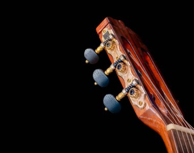 Klasik gitar akort makinesinin yakın çekim görüntüsü, açık vites, Seçici Odaklama