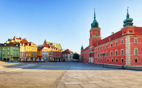 Kuninkaallinen Linna Sigismundin Pylväs Varsovassa Kesäpäivänä Puola — kuvapankkivalokuva
