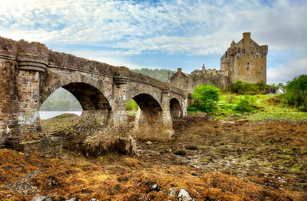 Замок Ейлін Донан Кайл Лохалш Шотландії Велика Британія — стокове фото