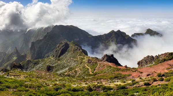 Overlooking Cloud Inversion Event While Hiking Pico Ruivo Mountain Trail — Stock Photo, Image