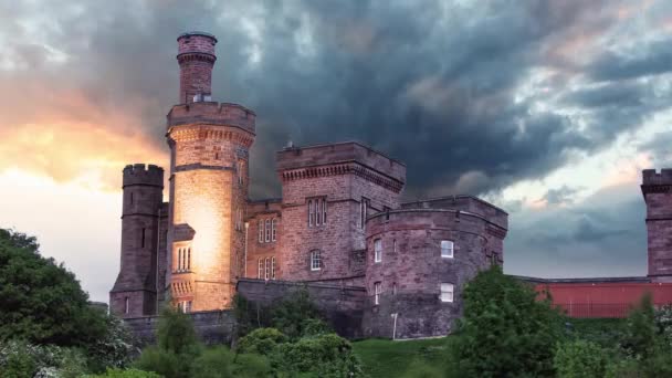 Tijdsverloop Van Het Kasteel Inverness Schotland Bij Dramatische Zonsondergang — Stockvideo
