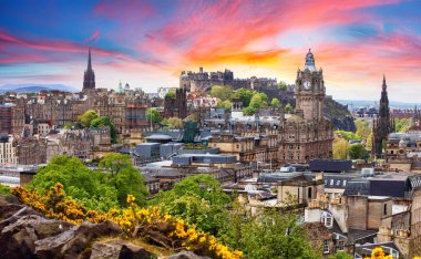 Edinburgh kalesi, gün batımında İskoçya
