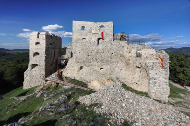 Slovakya - Nitra yakınlarındaki Hrusov Kalesi harabesi