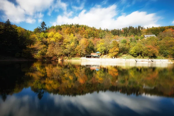 Lac Avec Reflet Forêt Automne Dans Eau Slovaquie Tajch Klinger — Photo