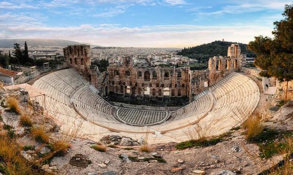アクロポリスのギリシャ Athnes で夏の日の古代劇場 — ストック写真