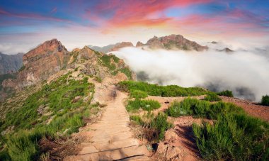dağların, Madeira Adası, Portekiz üzerinden güzel gün batımı