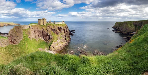 Panorama Hradu Dunnottar Mořským Pobřežím Skotsku — Stock fotografie