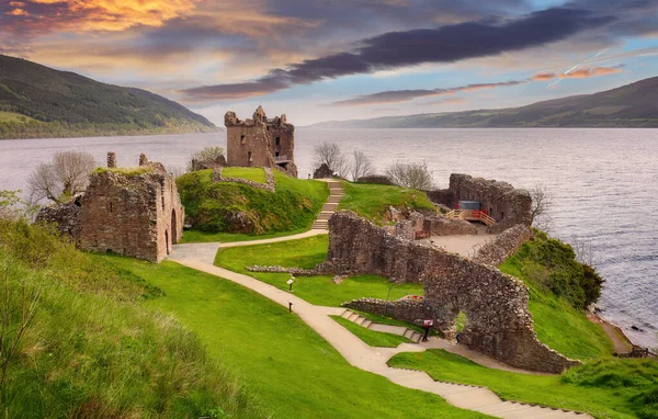 Skottland Solnedgång Över Slottet Urquhart Loch Ness Storbritannien — Stockfoto
