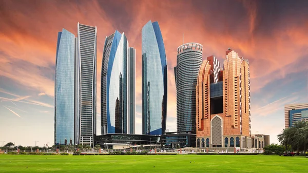 Skyscrapers Abu Dhabi Dramatic Sunset United Arab Emirates — 스톡 사진