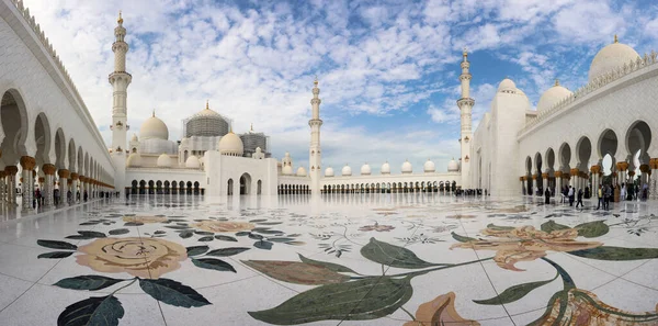 Abu Dhabi Zjednoczone Emiraty Arabskie Stycznia 2023 Panorama Pięknego Meczetu — Zdjęcie stockowe