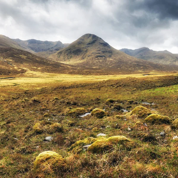 Escocia Paisaje Montañoso Tierras Altas Con Cielo Oscuro —  Fotos de Stock