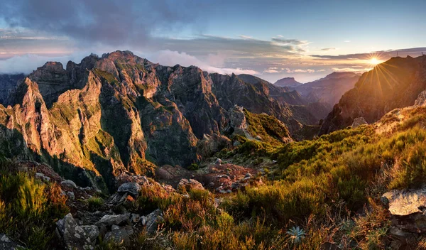 Trilha Montanhosa Pico Arieiro Ilha Madeira Portugal Vista Panorâmica Montanhas — Fotografia de Stock