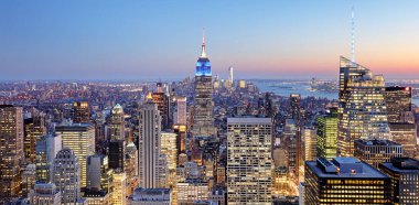 Manhattan skyline - New York - ABD hava gece görünümü