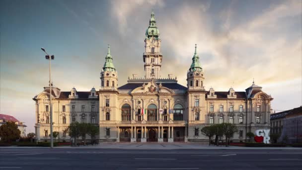 Ungarn Dramatischer Sonnenuntergang Über Dem Rathaus Von Gyor Zeitraffer — Stockvideo