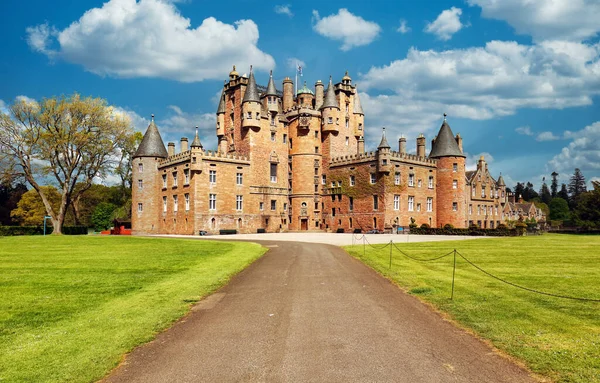 Шотландия Гламис Замок Хороший День Голубым Небом — стоковое фото