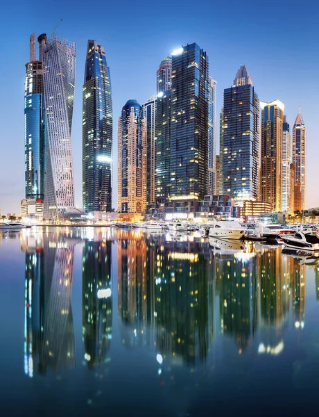 Paseo Marítimo Canal Dubai Marina Por Noche Con Rascacielos Lujo — Foto de Stock