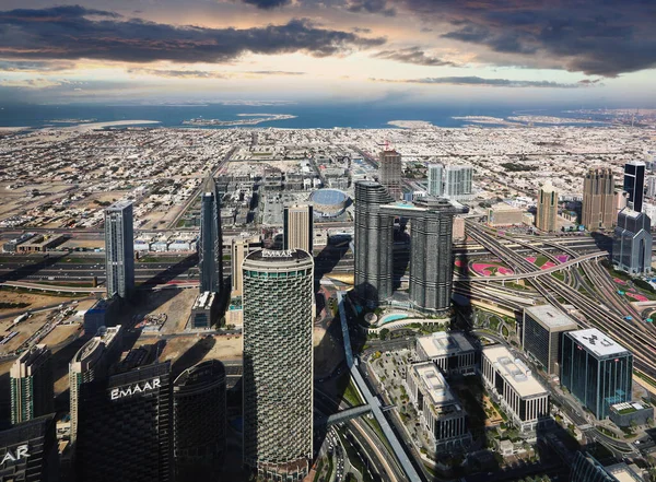 아랍에미리트의 2023 아랍에미리트의 일출시에 놀라운 스카이라인 — 스톡 사진