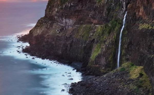 Isola Madeira Drammatica Alba Sull Oceano Atlantico Con Paesaggio Cascata — Foto Stock