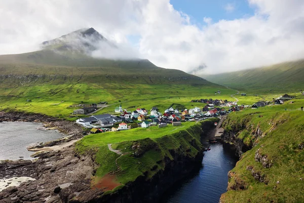 Villaggio Gjogv Sulle Isole Faroe Con Case Colorate Paesaggio Montano — Foto Stock