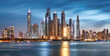 Dubai Marina Ufuk Çizgisi Panoraması, Arap Emirliklerini Birleştiriyor