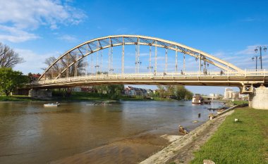 Moson üzerinden Kossuth Köprüsü - Macaristan 'ın Gyor kentindeki Tuna Nehri
