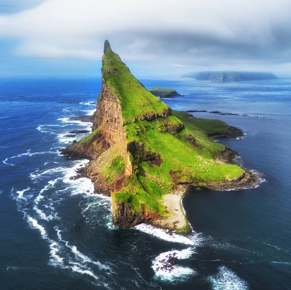 Ilhas Faroé Vista Aérea Drone Ilha Tindholmur Durante Pôr Sol — Fotografia de Stock