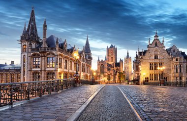 Ortaçağ Ghent geceleri. Belçika