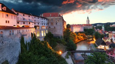 Cesky Krumlov dramatik gün batımında - Çek Cumhuriyeti