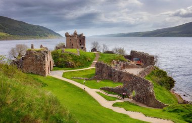 İskoçya, Loch Ness yakınlarındaki Urquhart Kalesi harabesi