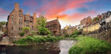 İskoçya manzarası - Edinburgh 'daki Dean Village Panorama dramatik gün batımı, İngiltere