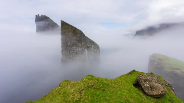 Ilha Faroé Fim Tempo Oceano Atlântico Penhasco Costeiro Drangarnir Dinamarca — Vídeo de Stock