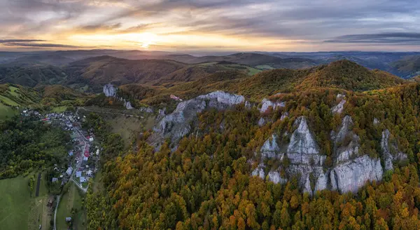 Vista Aérea Sobre Vrsatecke Bradla Pôr Sol Eslováquia Outono Paisagem Imagens De Bancos De Imagens