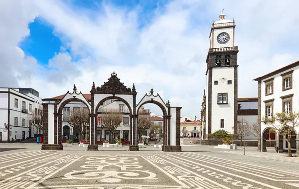 Portas Cidade Stadssymbolen För Ponta Delgada Sao Miguel Azorerna Portugal Stockfoto