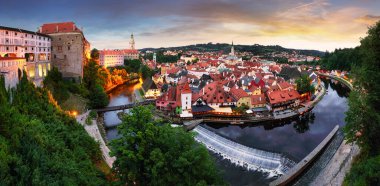 Cesky Krumlov şatosu, eski kasabası ve kilisesi, Çek Cumhuriyeti