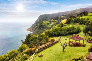 Bakış açısı Ponta do Sossego, Sao Miguel Adası, Azores, Portekiz. Miradouro da Ponta do Sossego Nordeste, Sao Miguel, Azores, Portekiz.