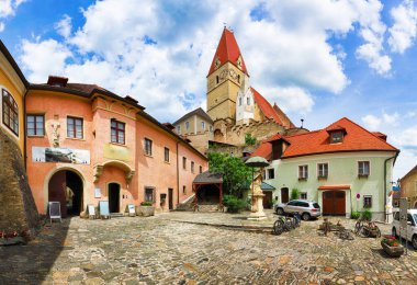 Weissenkirchen 'deki tarihi meydan, Wachau Vadisi' ndeki kasaba.