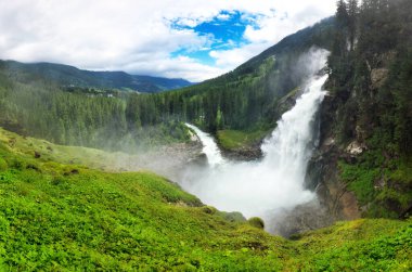 Yüksek Tauern Ulusal Parkı 'ndaki Krimmml Şelaleleri - Avusturya Alpleri