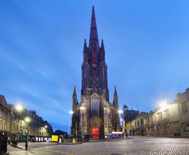Geceleri Tolbooth Kirk kilisesi olan eski bir kasaba. Castlehill ve Lawnmarket - İskoçya, Edinburgh