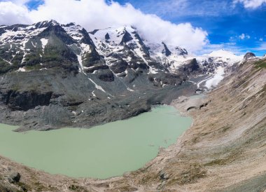 Avusturya 'nın en yüksek dağ manzarası, Kaiser Franz Josef Hohe' daki Grossglockner High Alpine Yolu. Doğu Alplerdeki en büyük buzul.