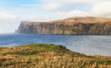 İskoçya 'nın Skye Adası' ndaki Yeşil Kıyı