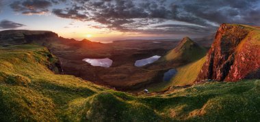 İskoçya peyzajı - İskoçya, İngiltere 'deki The Quiraing Adası' nda Dağ Panoraması